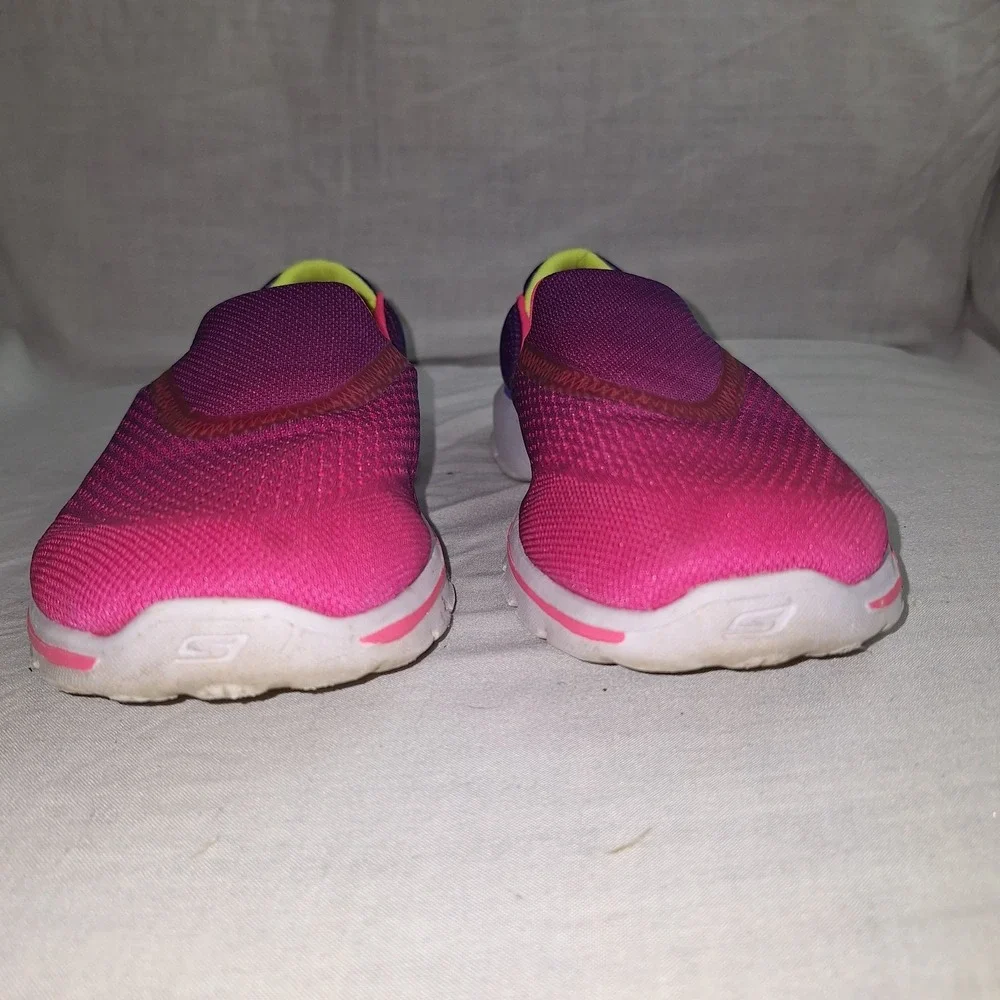 Skechers these goga